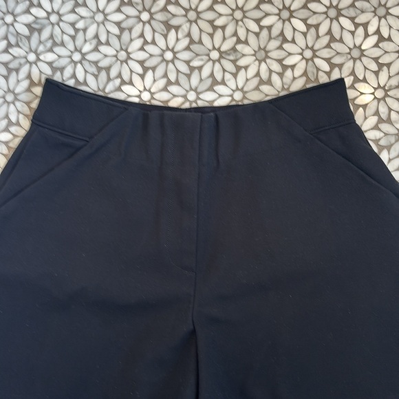 Women's Spanx Ponte Perfect Aline Pull On Shorts in Black, Size XS - Picture 3 of 8